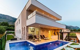 Villa Olea-with Pool, Sea View, Near Split Airport